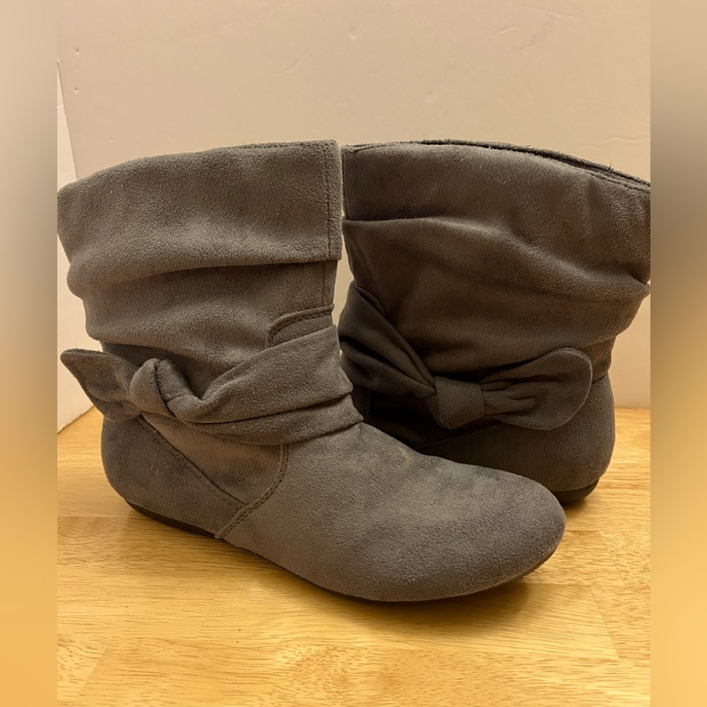 Rampage Benji Cute Suede-look Slouchy Boots; Gray; Size 8; Tie detail
